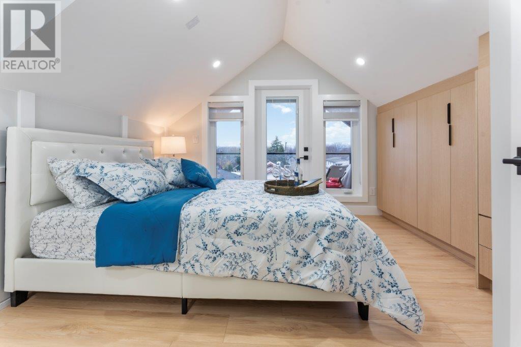 Listing Picture 19 of 31 : 2560 DUNDAS STREET, Vancouver / 溫哥華 - 魯藝地產 Yvonne Lu Group - MLS Medallion Club Member