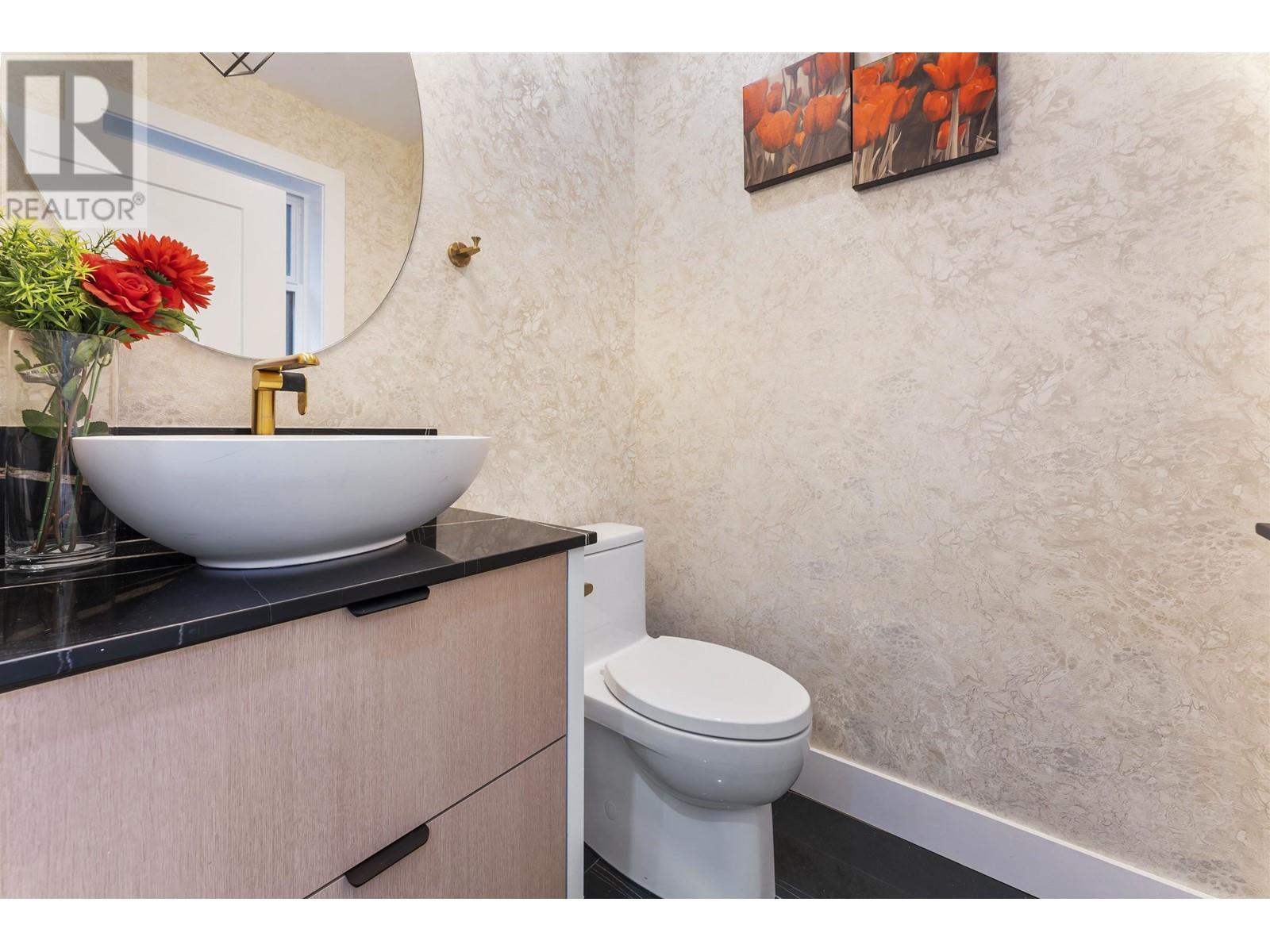 Listing Picture 12 of 31 : 2560 DUNDAS STREET, Vancouver / 溫哥華 - 魯藝地產 Yvonne Lu Group - MLS Medallion Club Member