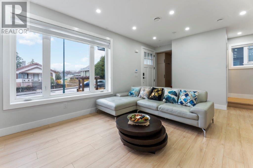 Listing Picture 6 of 31 : 2560 DUNDAS STREET, Vancouver / 溫哥華 - 魯藝地產 Yvonne Lu Group - MLS Medallion Club Member