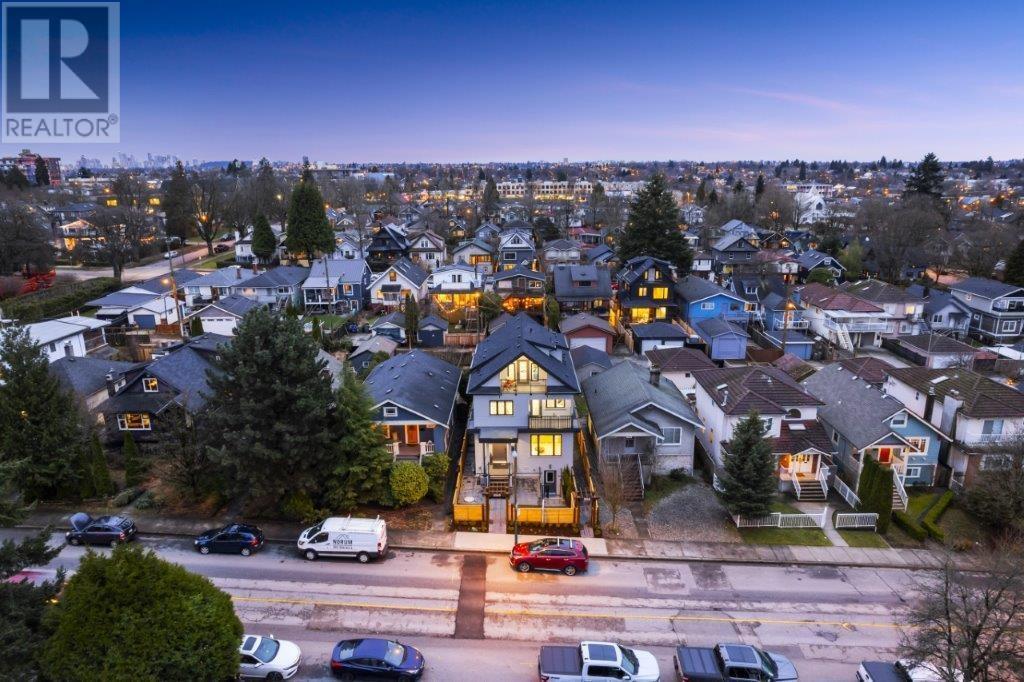 2560 DUNDAS STREET, Vancouver