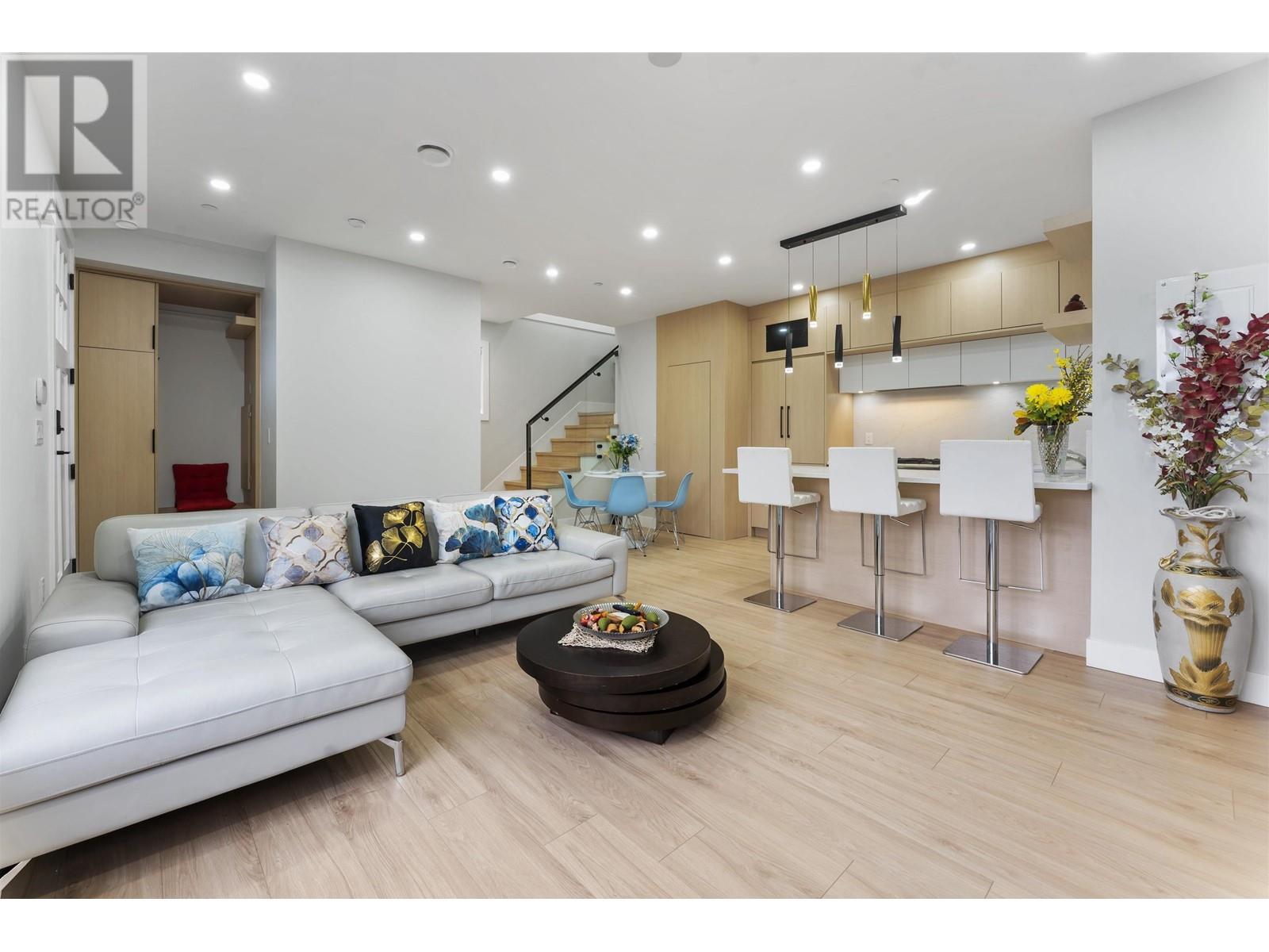 Listing Picture 10 of 31 : 2560 DUNDAS STREET, Vancouver / 溫哥華 - 魯藝地產 Yvonne Lu Group - MLS Medallion Club Member