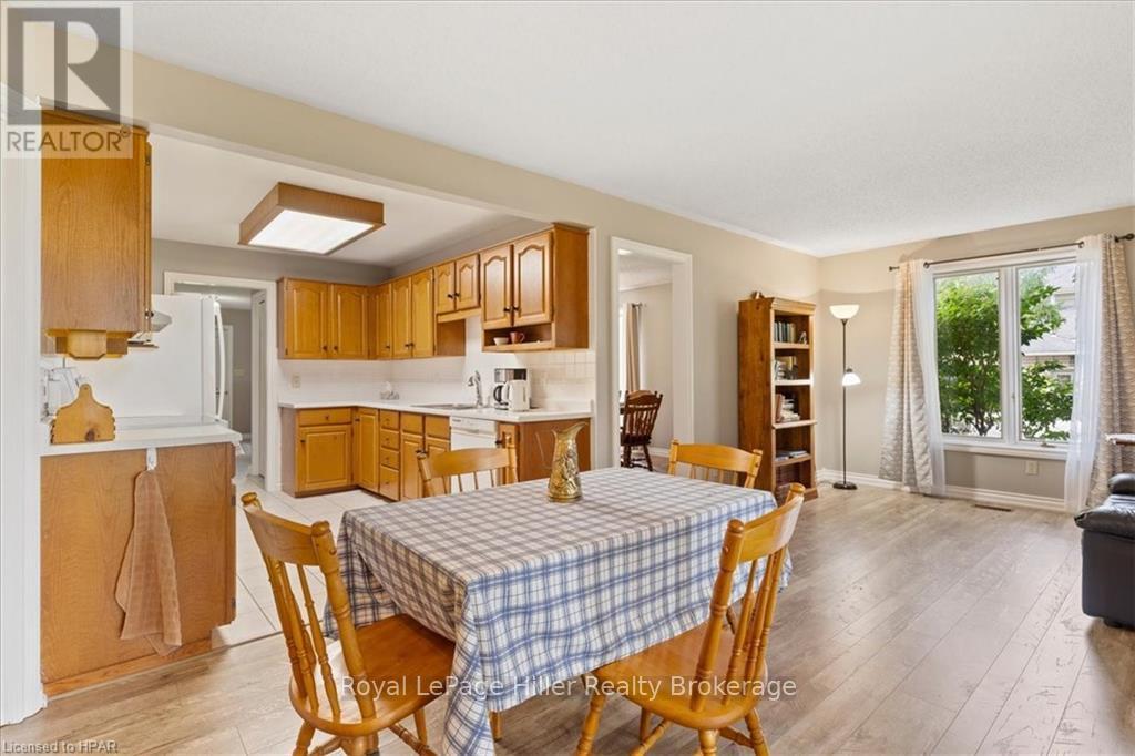 250 Stella Avenue, Southwest Middlesex, Ontario  N0L 1M0 - Photo 11 - X10780927