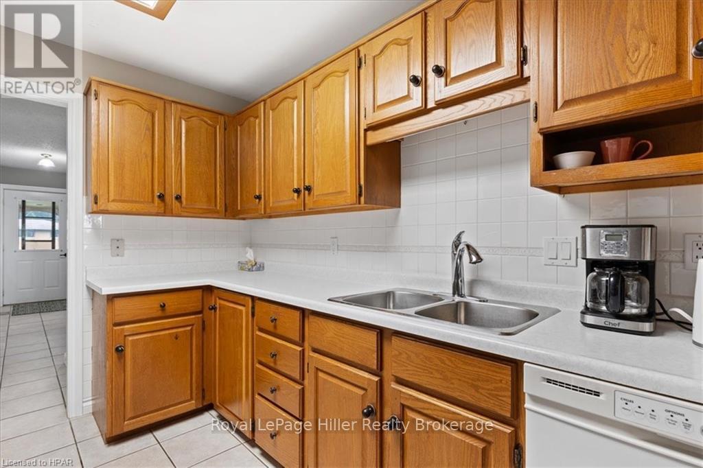 250 Stella Avenue, Southwest Middlesex, Ontario  N0L 1M0 - Photo 7 - X10780927