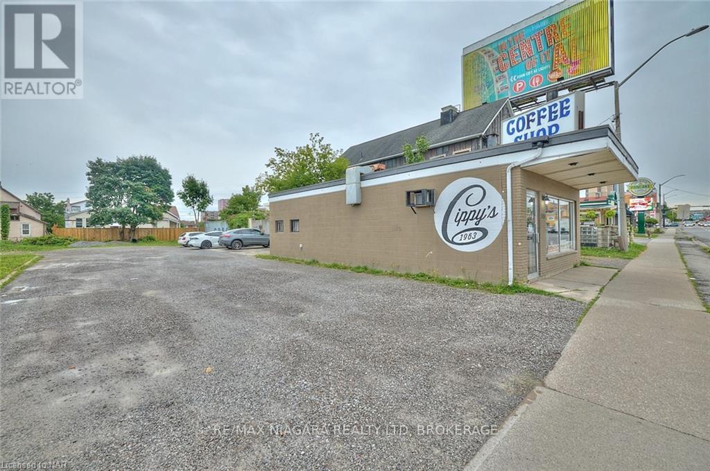 5784 Stanley Avenue, Niagara Falls (215 - Hospital), Ontario  L2G 3X7 - Photo 6 - X11022674