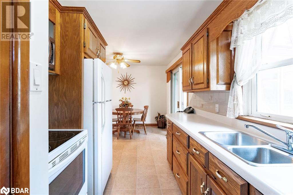 132 Rodney Street, Barrie, Ontario  L4M 4C7 - Photo 2 - 40677273