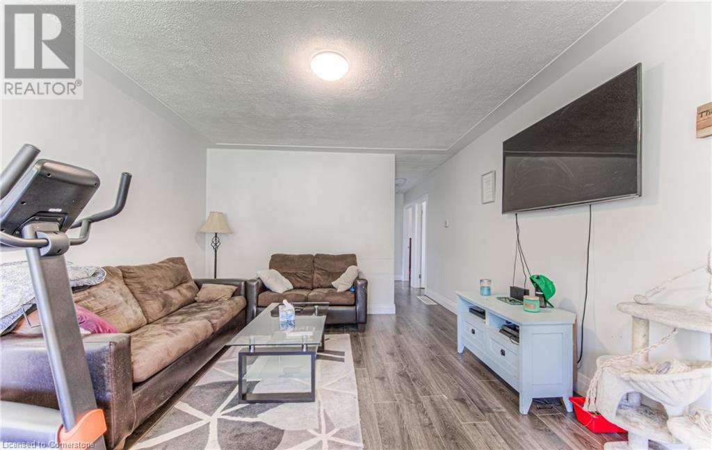 27 Weichel Street, Kitchener, Ontario  N2M 2A7 - Photo 4 - 40662989