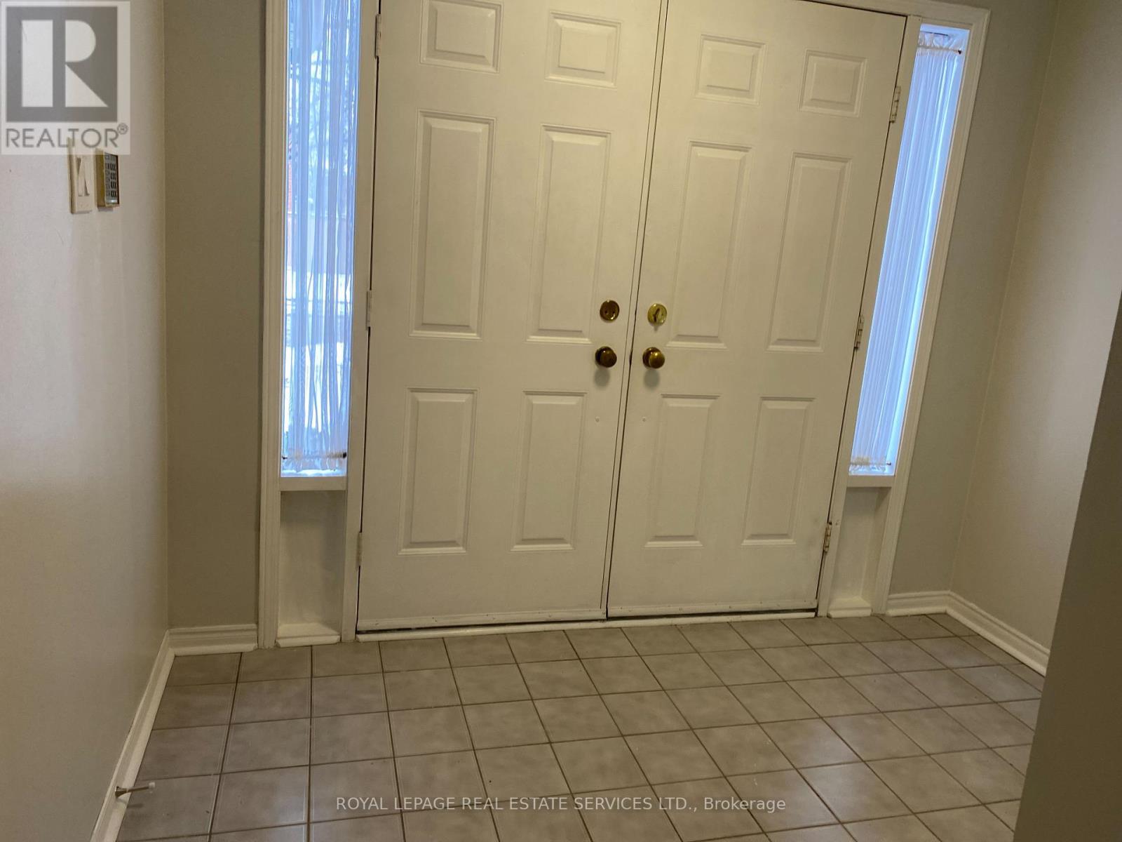 5039 Northern Lights Circle, Mississauga, Ontario  L5R 2P7 - Photo 2 - W11824136