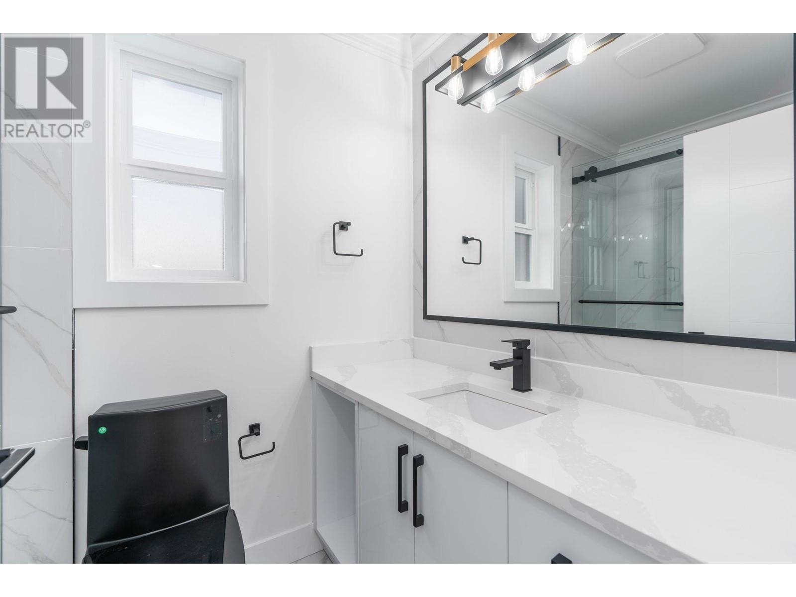 5675 Laurel Street, Burnaby, British Columbia  V5G 1N4 - Photo 22 - R2948686
