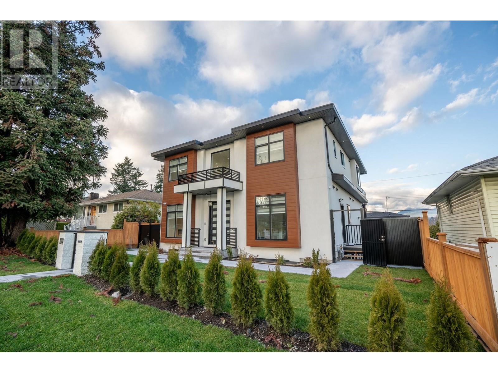 5675 Laurel Street, Burnaby, British Columbia  V5G 1N4 - Photo 2 - R2948686