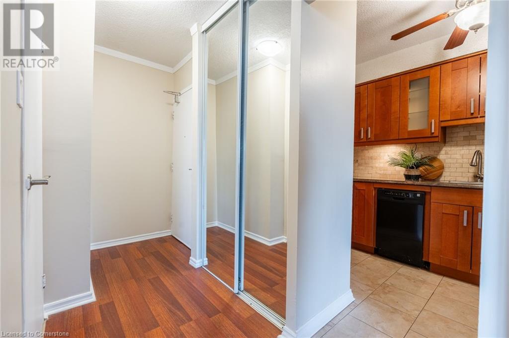 975 Warwick Court Unit# 201, Burlington, Ontario  L7T 3Z7 - Photo 5 - 40683762