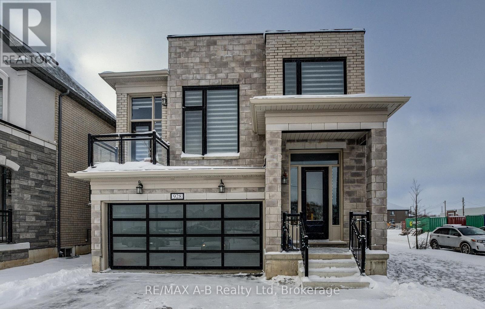 928 SOBESKI AVENUE, Woodstock, Ontario