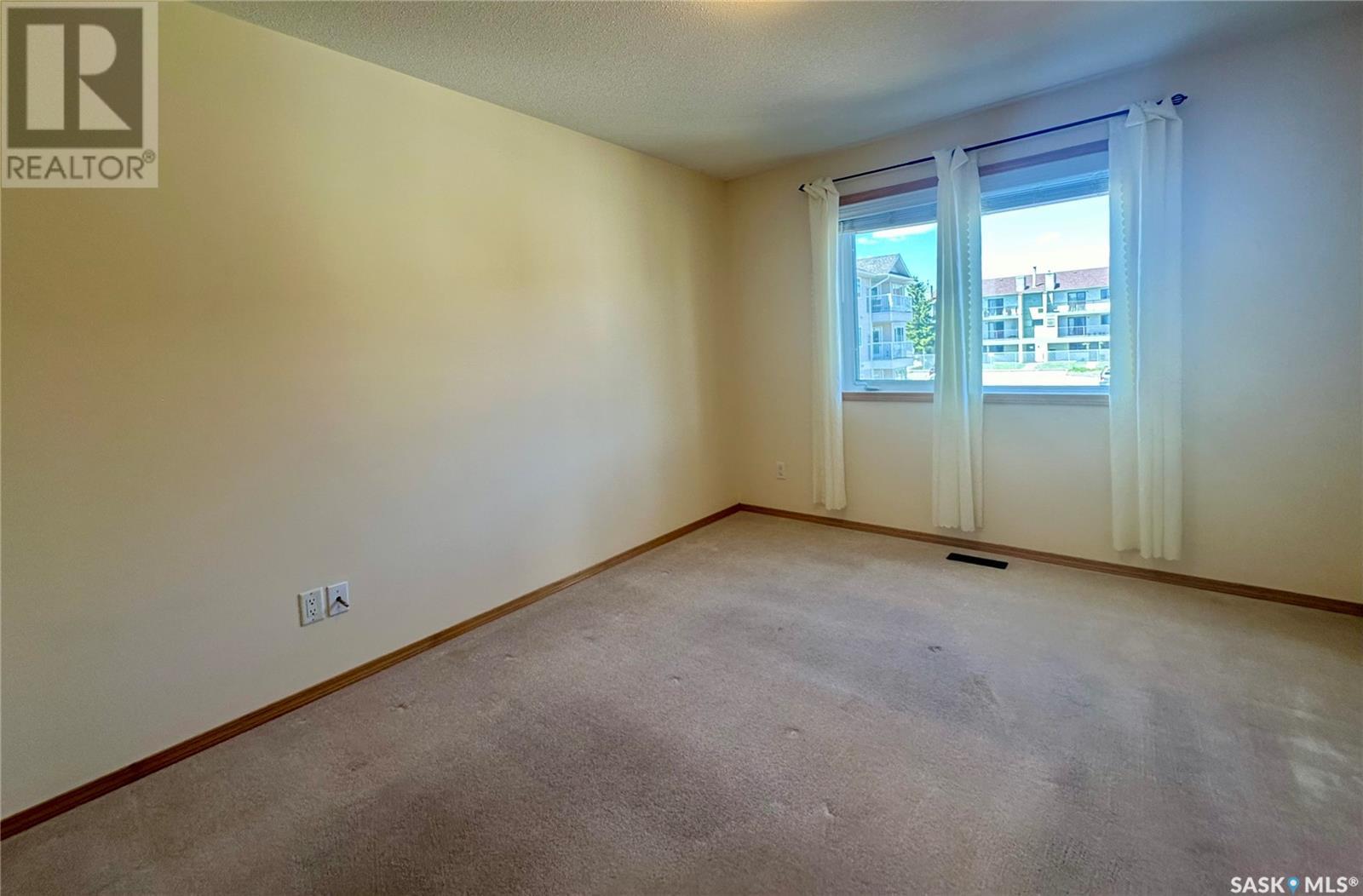 Property at 210 6 LORNE PLACE image 4