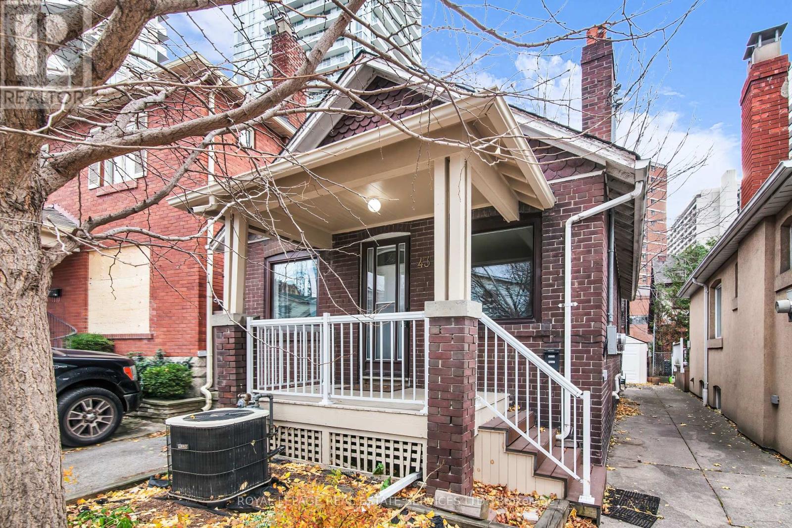 43 MONTGOMERY AVENUE, Toronto, Ontario