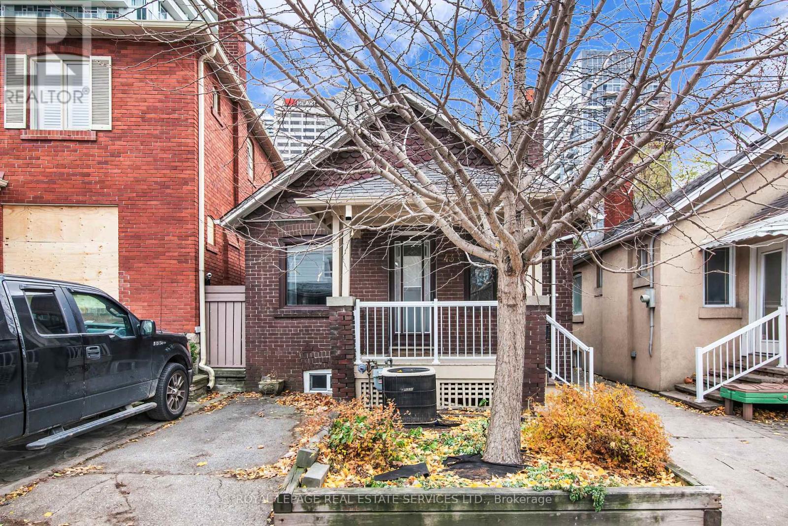 43 Montgomery AvenueToronto (Yonge-Eglinton), Ontario  M4R 1C9 - Photo 2 - C11884697