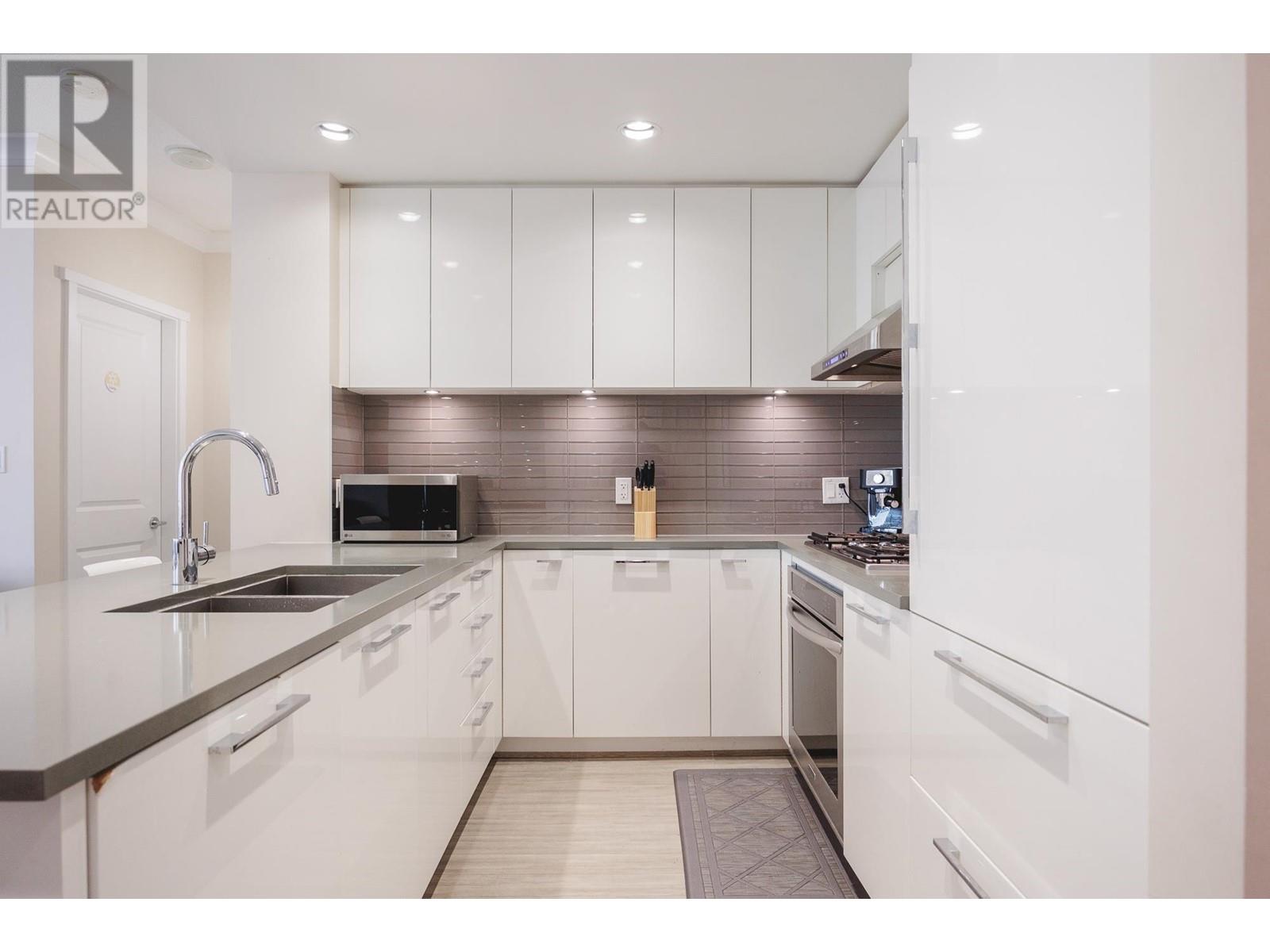2205 3102 Windsor Gate, Coquitlam, British Columbia  V3B 0J3 - Photo 4 - R2949251