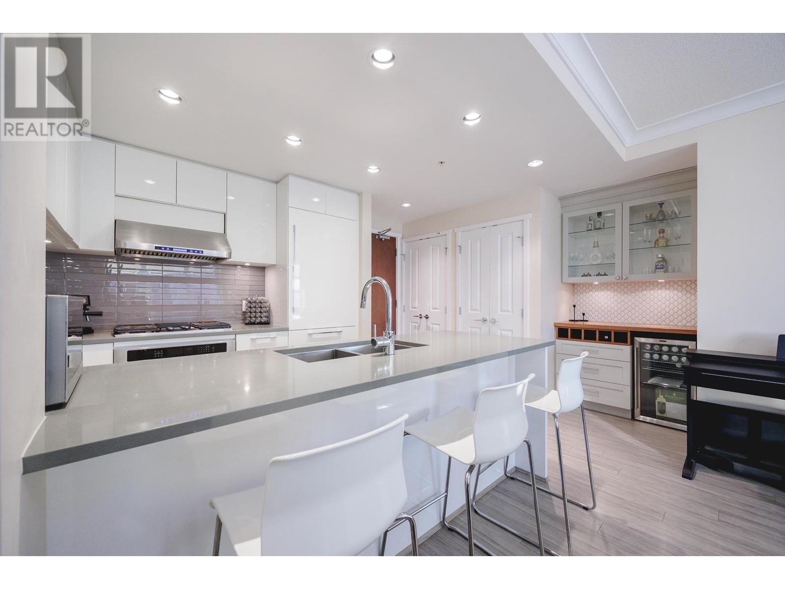 2205 3102 Windsor Gate, Coquitlam, British Columbia  V3B 0J3 - Photo 6 - R2949251