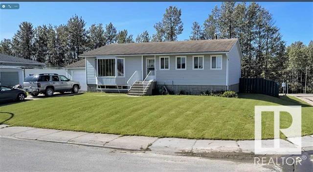 715 3 Av, Fox Creek, Alberta  T0H 1P0 - Photo 2 - E4270934