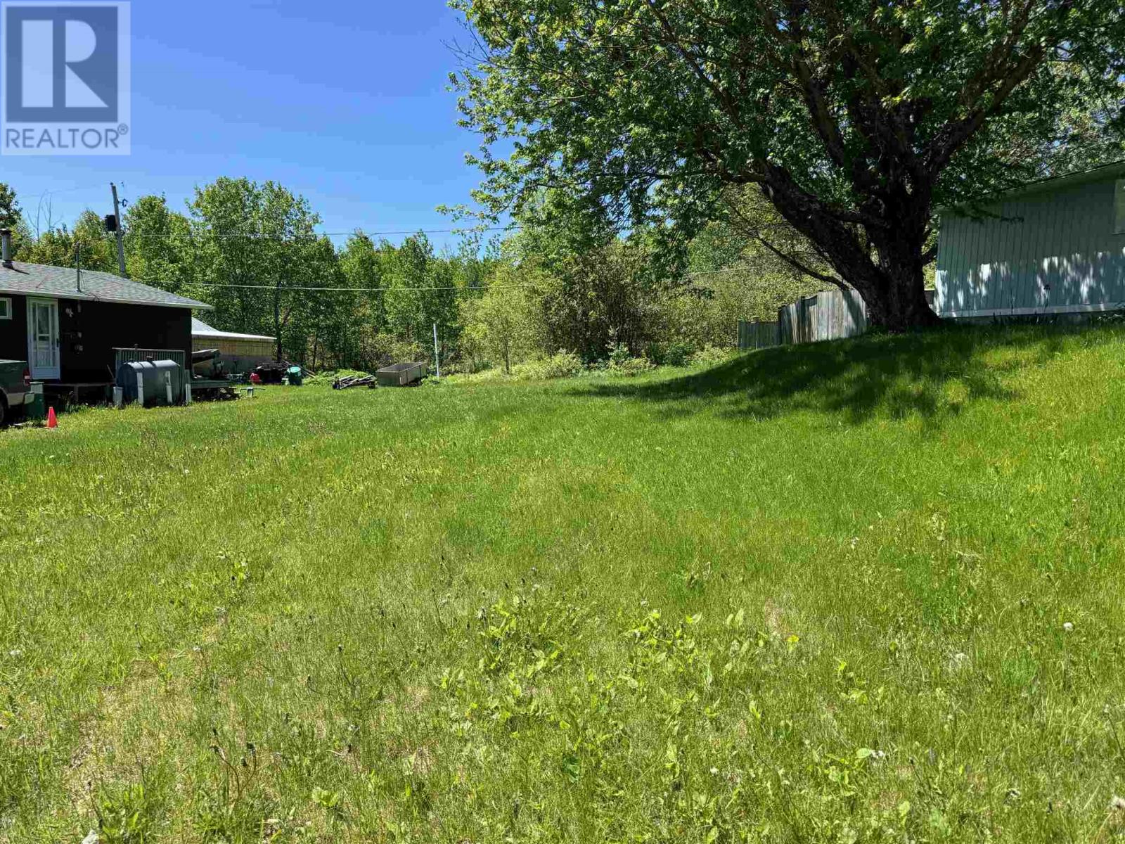 12 Partridge Ave, Manitouwadge, Ontario  P0T 2C0 - Photo 3 - TB241656