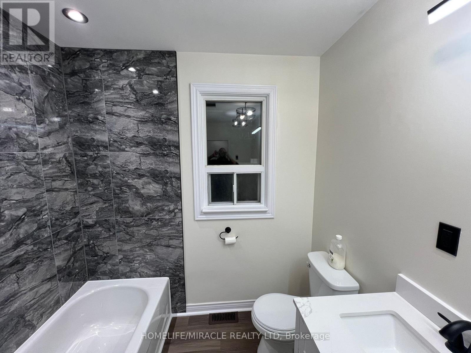 141 Chadburn Street, Oshawa (Central), Ontario  L1H 5V3 - Photo 7 - E11884329