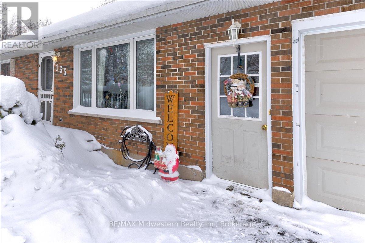 135 Queen Street, North Perth, Ontario  N0G 1B0 - Photo 2 - X11884959