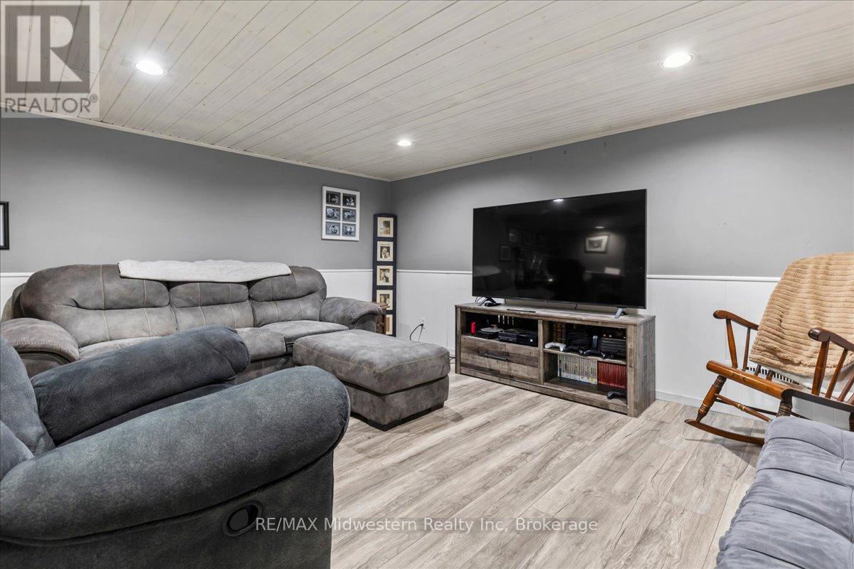 135 Queen Street, North Perth, Ontario  N0G 1B0 - Photo 23 - X11884959