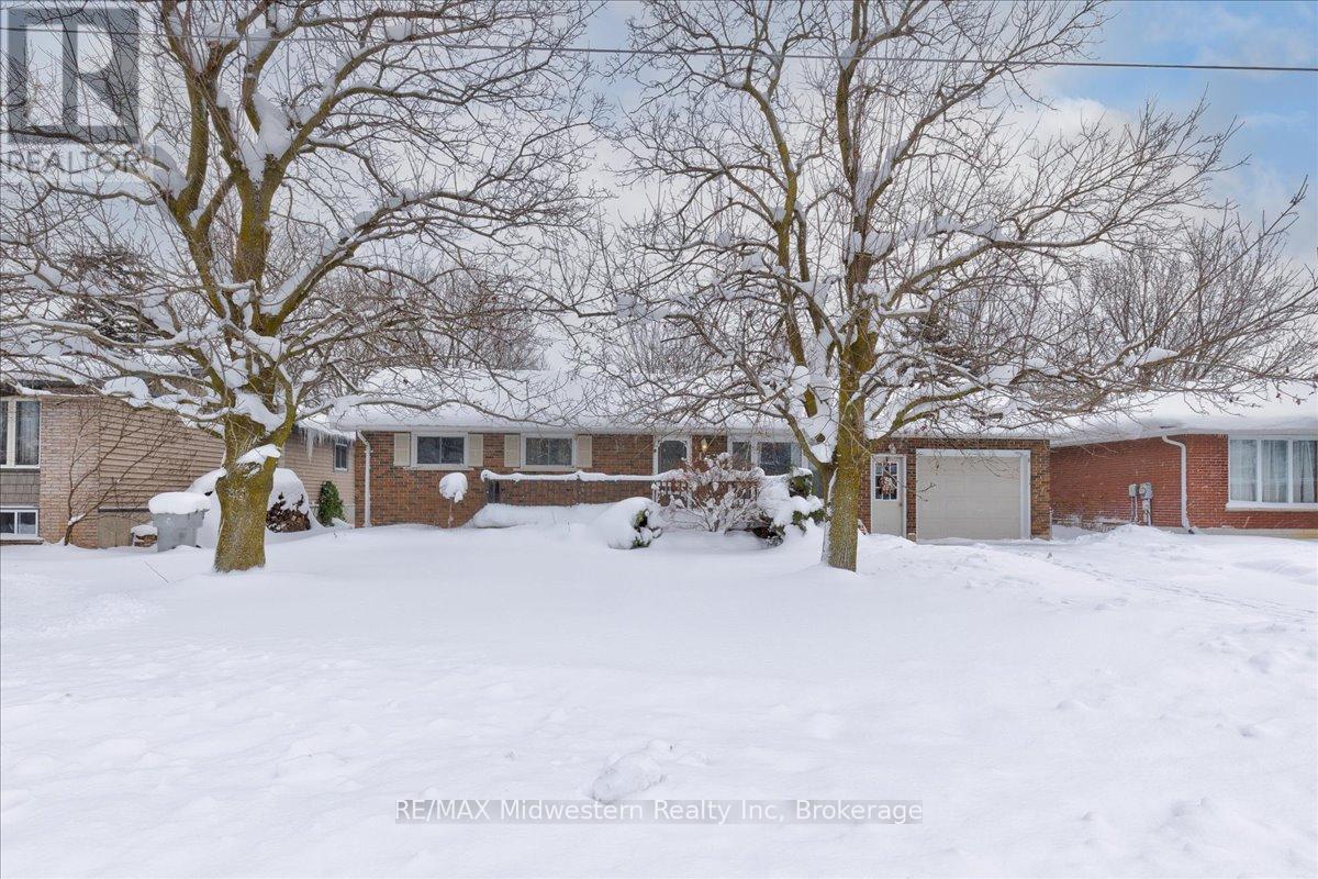 135 Queen Street, North Perth, Ontario  N0G 1B0 - Photo 27 - X11884959