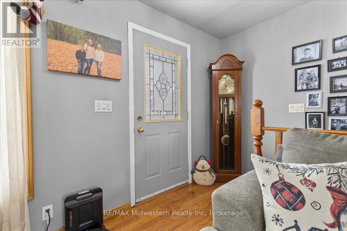 135 Queen Street, North Perth, Ontario  N0G 1B0 - Photo 9 - X11884959