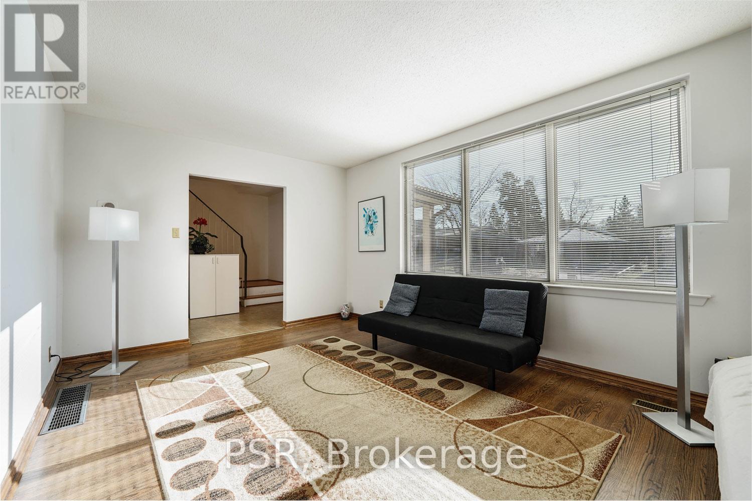 Main Fl - 10 Rochelle Crescent, Toronto, Ontario  M2J 1Y4 - Photo 6 - C11884965