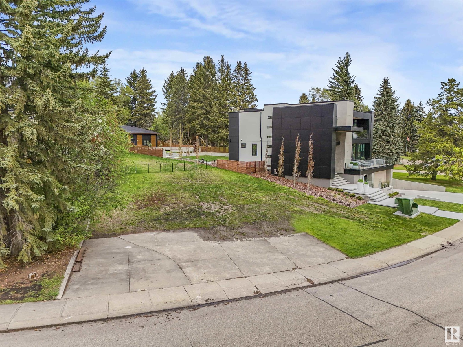 Property at 6A LAURIER PL NW NW image 3