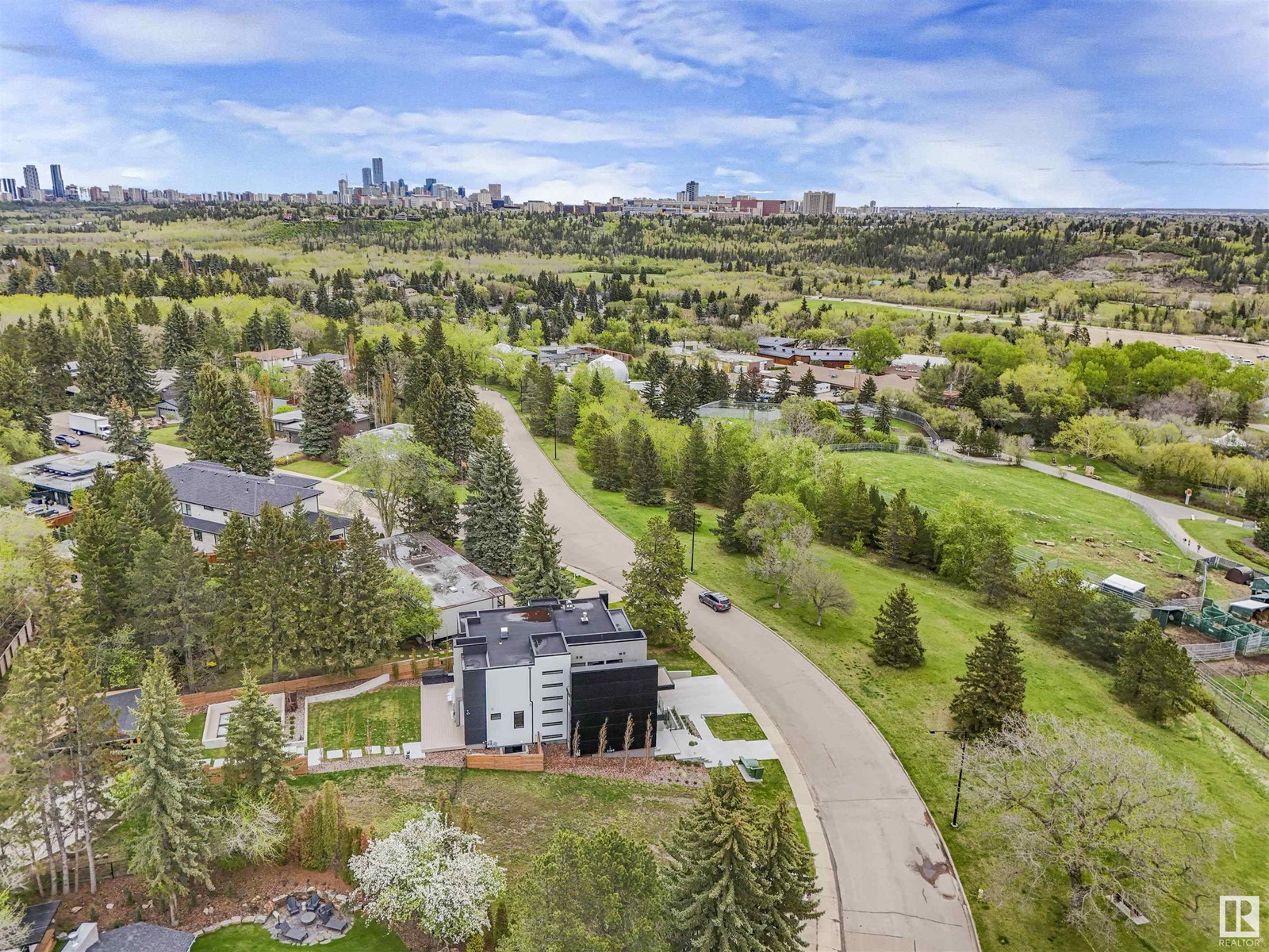 Property at 6A LAURIER PL NW NW image 4