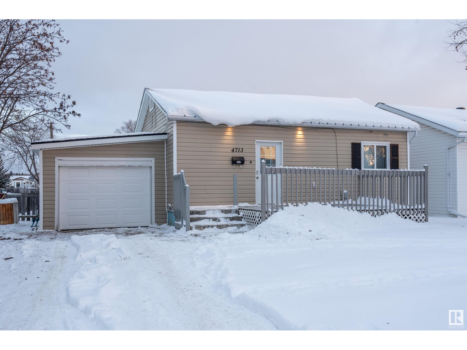 Property at 4713 48 ST image 5