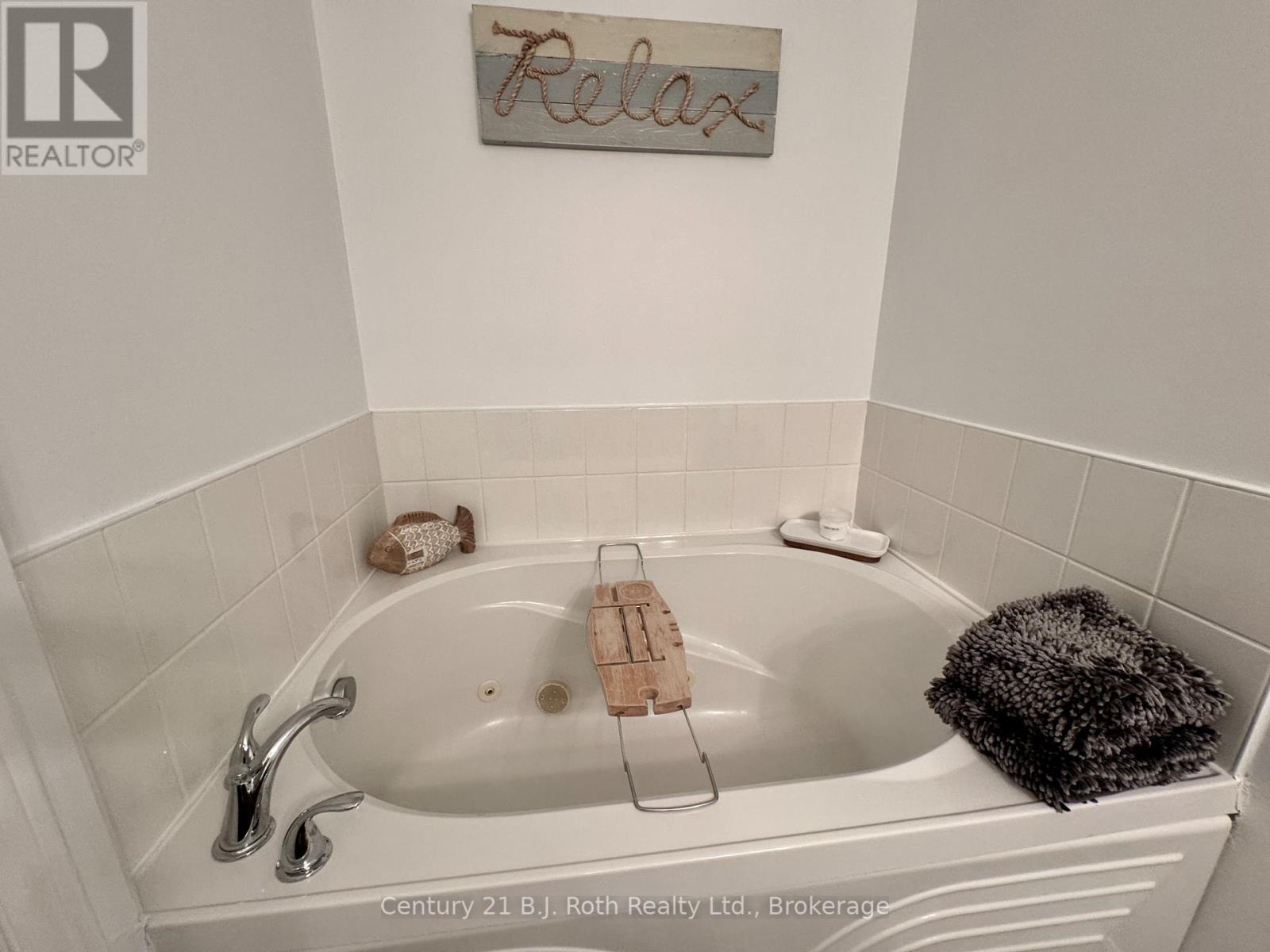 231 Hilltop Grandview Drive, Huntsville, Ontario  P1H 2J5 - Photo 12 - X11885034