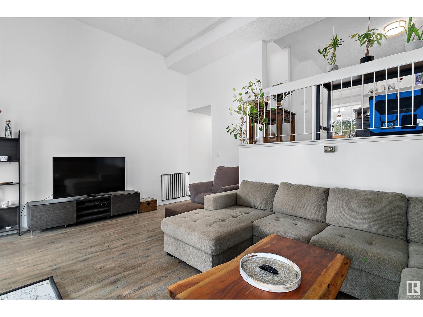 Property at 3016 108 ST NW image 3