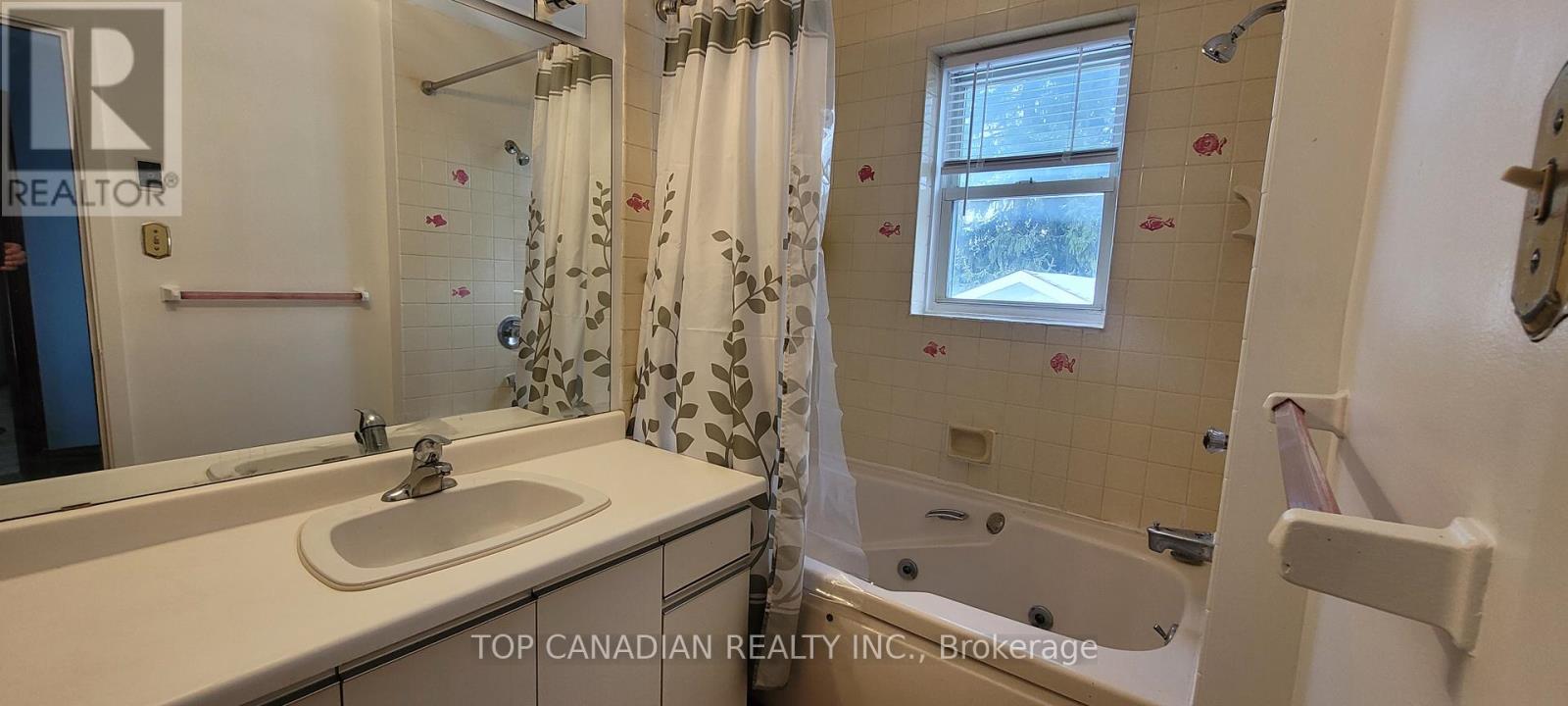 141 Crosby Avenue, Richmond Hill, Ontario  L4C 2R3 - Photo 16 - N11885108