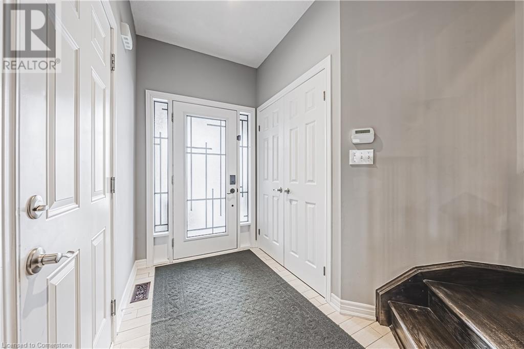 48 Madonna DriveHamilton, Ontario  L9B 0G9 - Photo 4 - 40683972