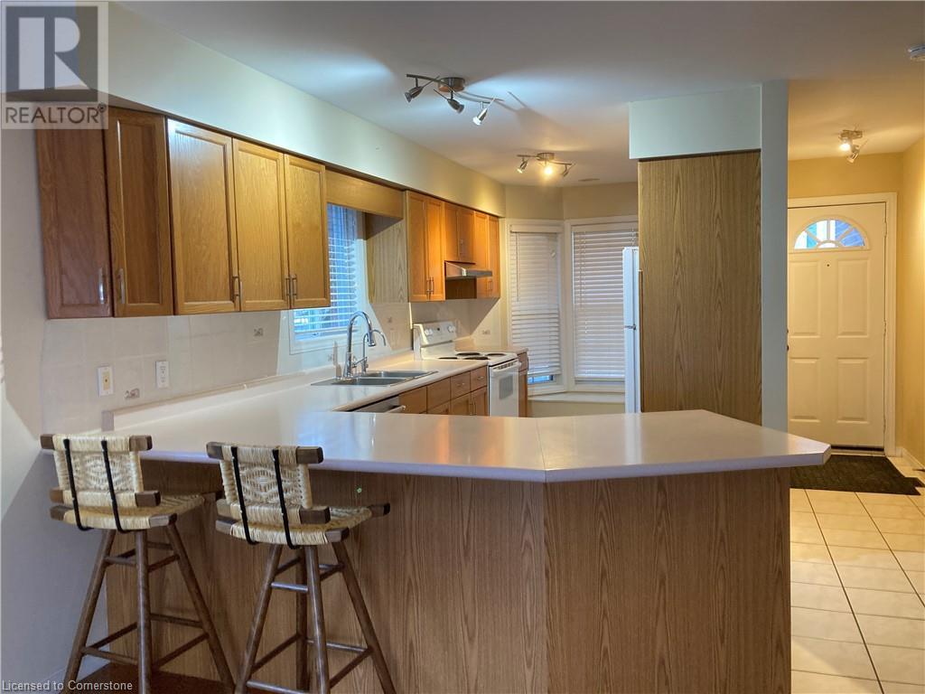 618 Millcroft Place, Waterloo, Ontario  N2T 2M2 - Photo 4 - 40683850