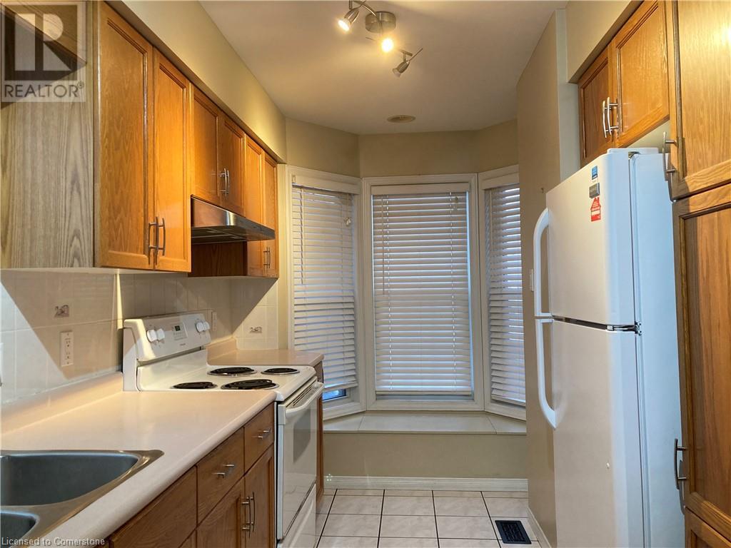 618 Millcroft Place, Waterloo, Ontario  N2T 2M2 - Photo 6 - 40683850