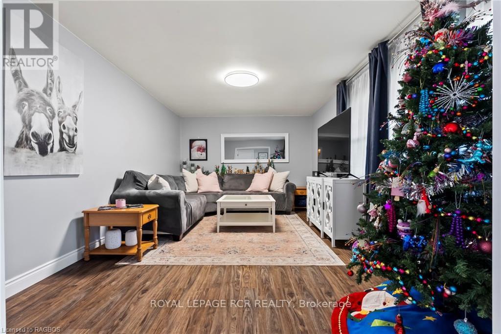 315 2nd Street, Hanover, Ontario  N4N 1A4 - Photo 8 - X11822930