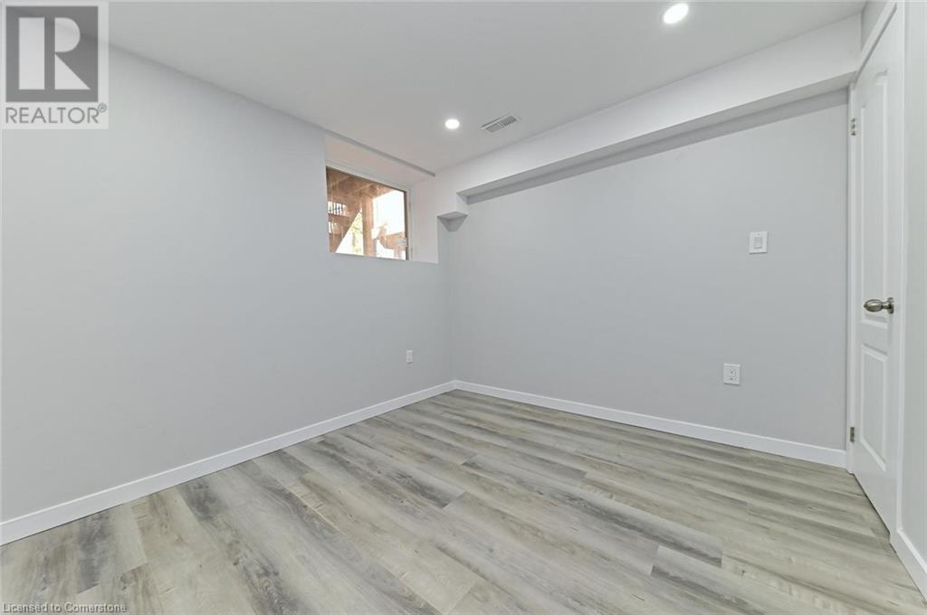 32 Pony Way, Kitchener, Ontario  N2R 0R8 - Photo 35 - 40683860