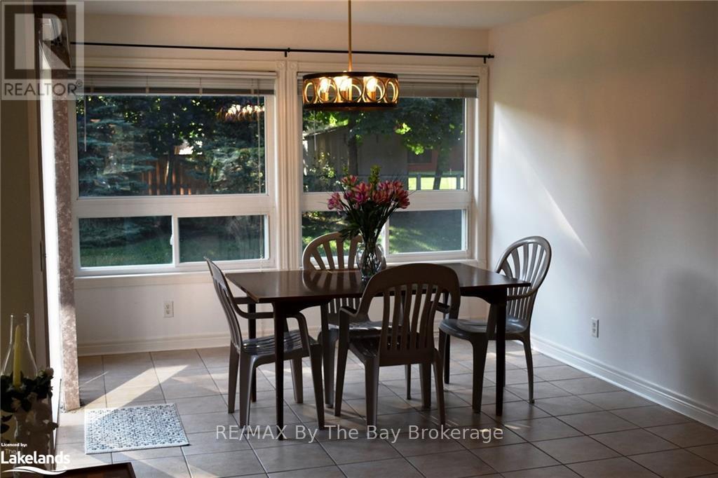 433 Ramblewood Drive, Wasaga Beach, Ontario  L9Z 1P3 - Photo 3 - S10438959