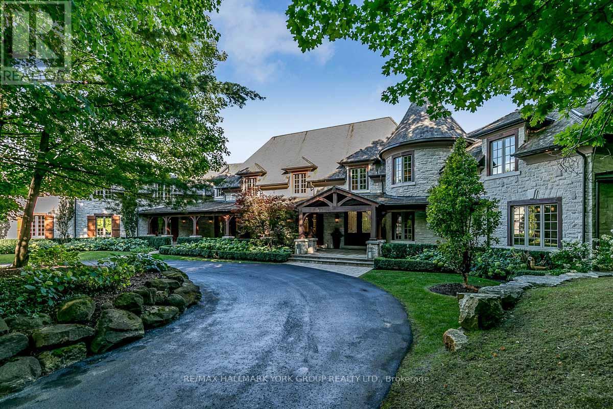 16 HUNTERS GLEN ROAD, Aurora, Ontario