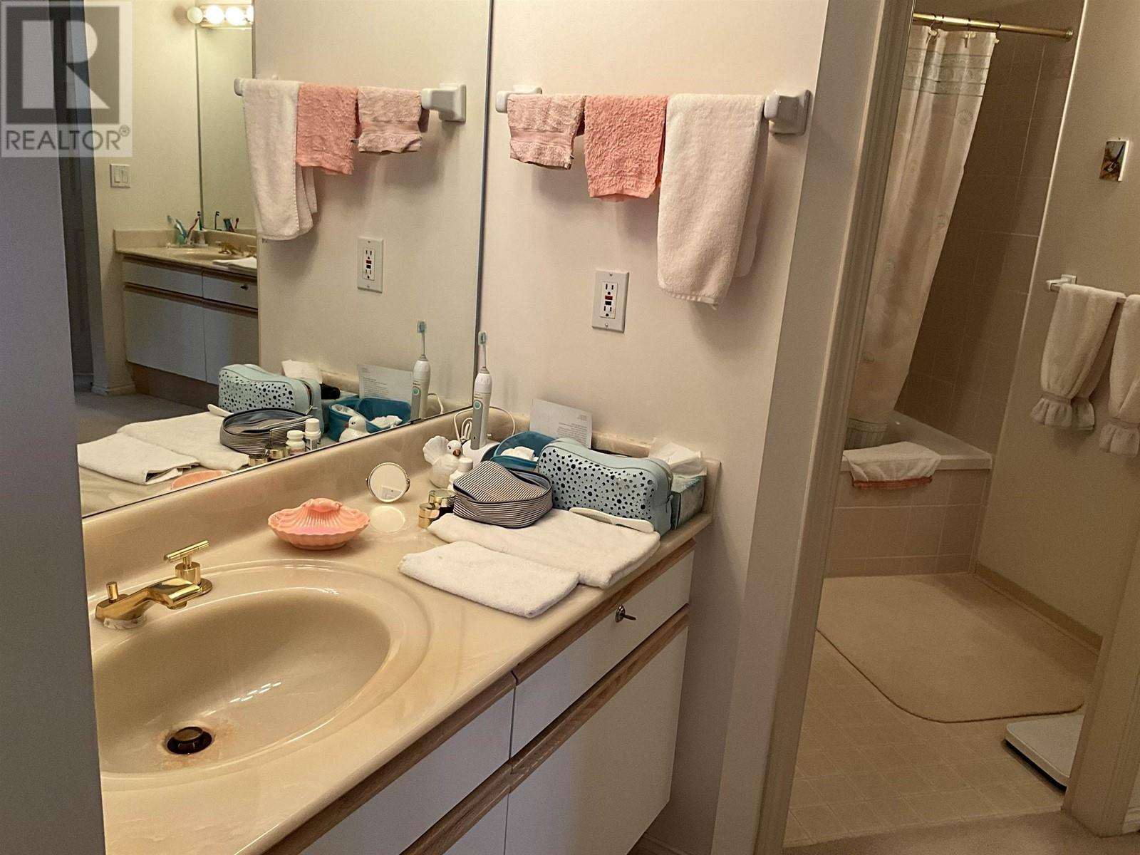 Listing Picture 5 of 18 : 306 8560 GENERAL CURRIE ROAD, Richmond / 烈治文 - 魯藝地產 Yvonne Lu Group - MLS Medallion Club Member