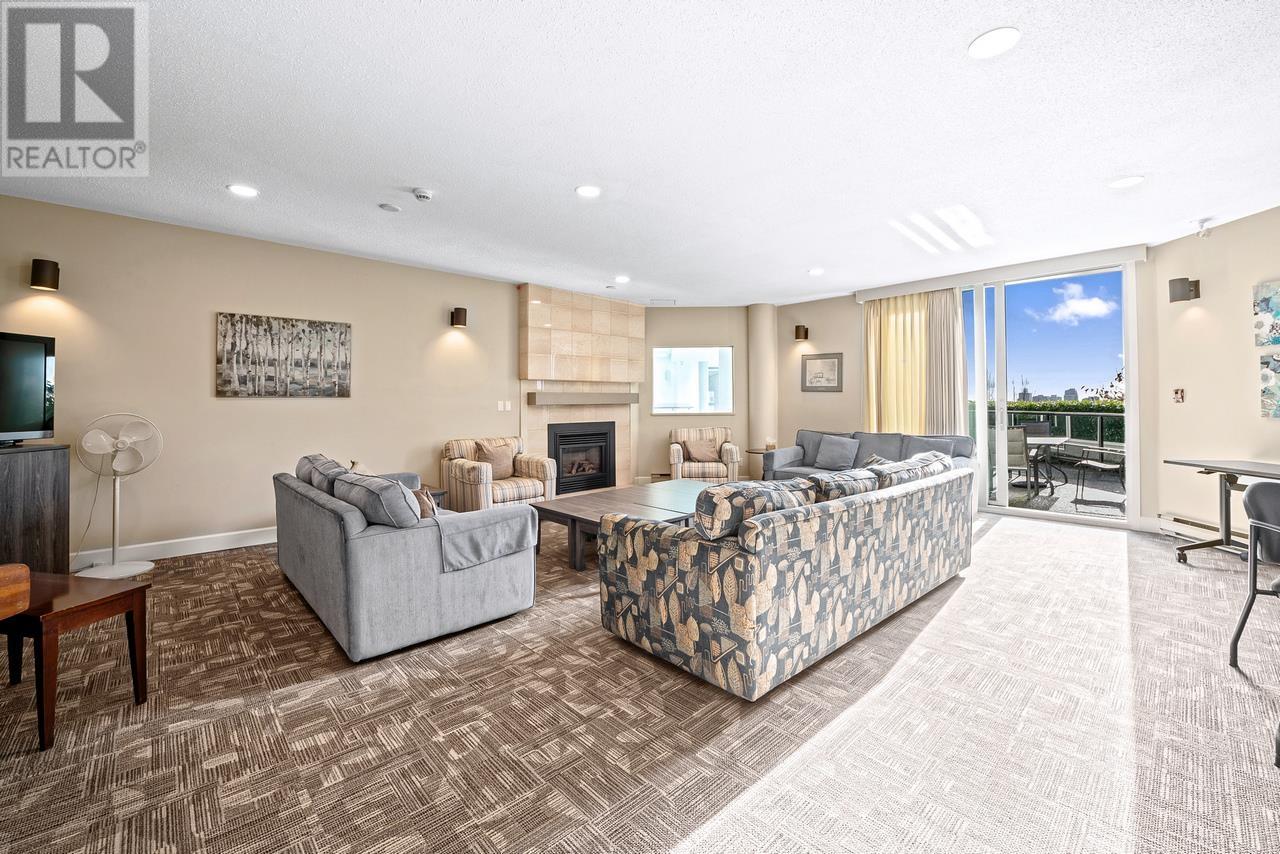 325 121 W 29th Street, North Vancouver, British Columbia V7N 4L6 - Photo 4 - R2949200