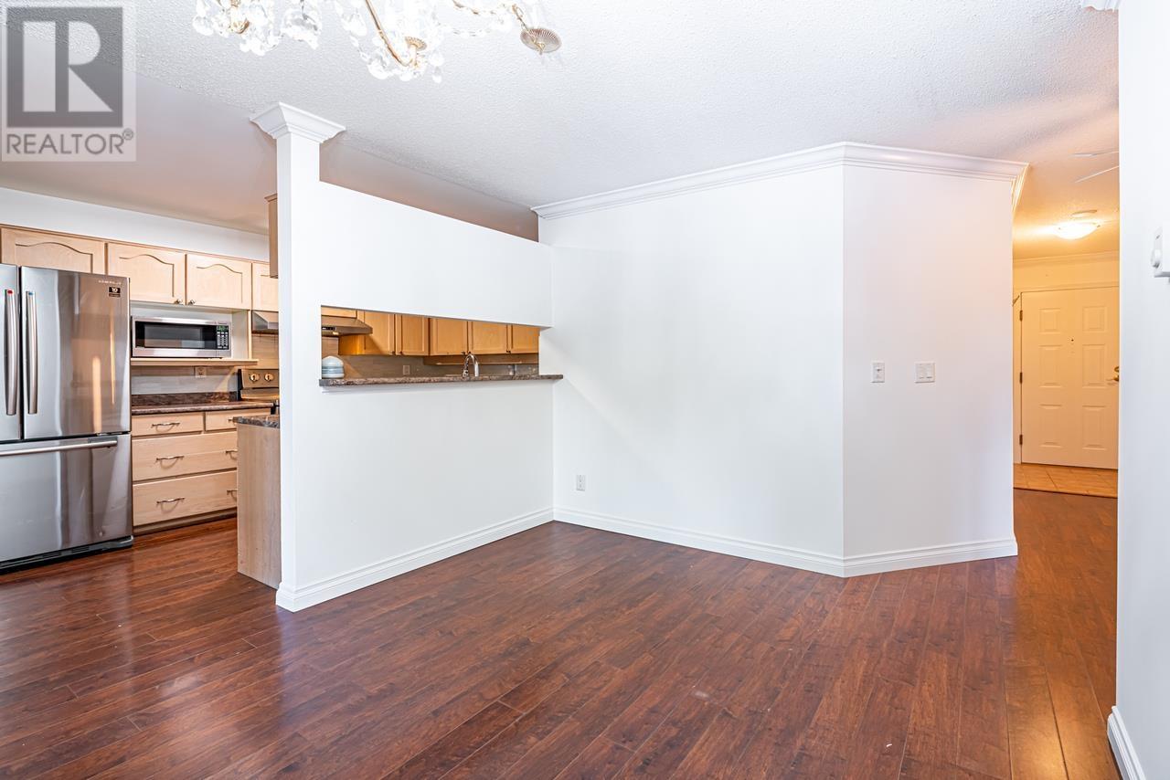 325 121 W 29th Street, North Vancouver, British Columbia V7N 4L6 - Photo 7 - R2949200