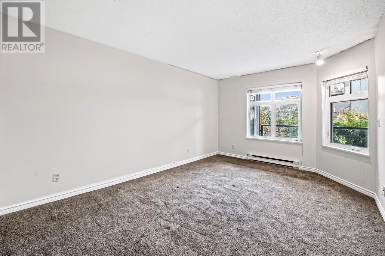 325 121 W 29th Street, North Vancouver, British Columbia V7N 4L6 - Photo 12 - R2949200