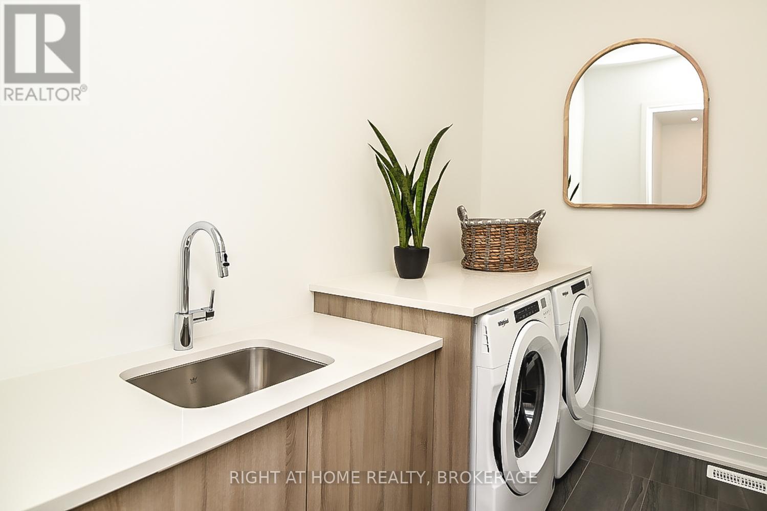 7 - 3318 Weinbrenner Road, Niagara Falls (Chippawa), Ontario  L2G 3S2 - Photo 8 - X11880514