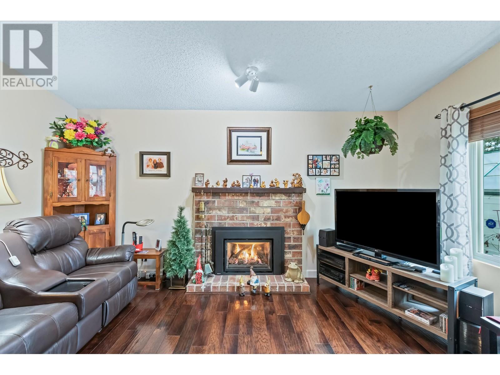 Listing Picture 6 of 40 : 10200 PUGWASH PLACE, Richmond / 烈治文 - 魯藝地產 Yvonne Lu Group - MLS Medallion Club Member