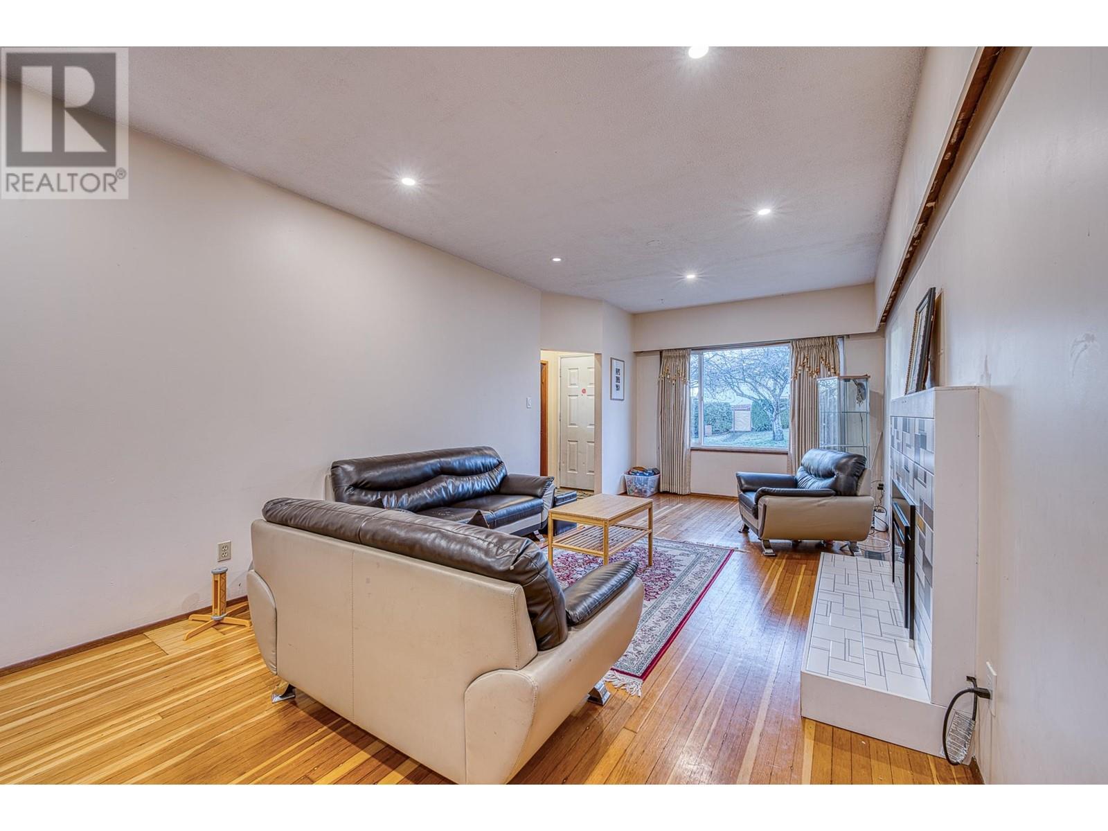 Listing Picture 6 of 33 : 620 SLOCAN STREET, Vancouver / 溫哥華 - 魯藝地產 Yvonne Lu Group - MLS Medallion Club Member