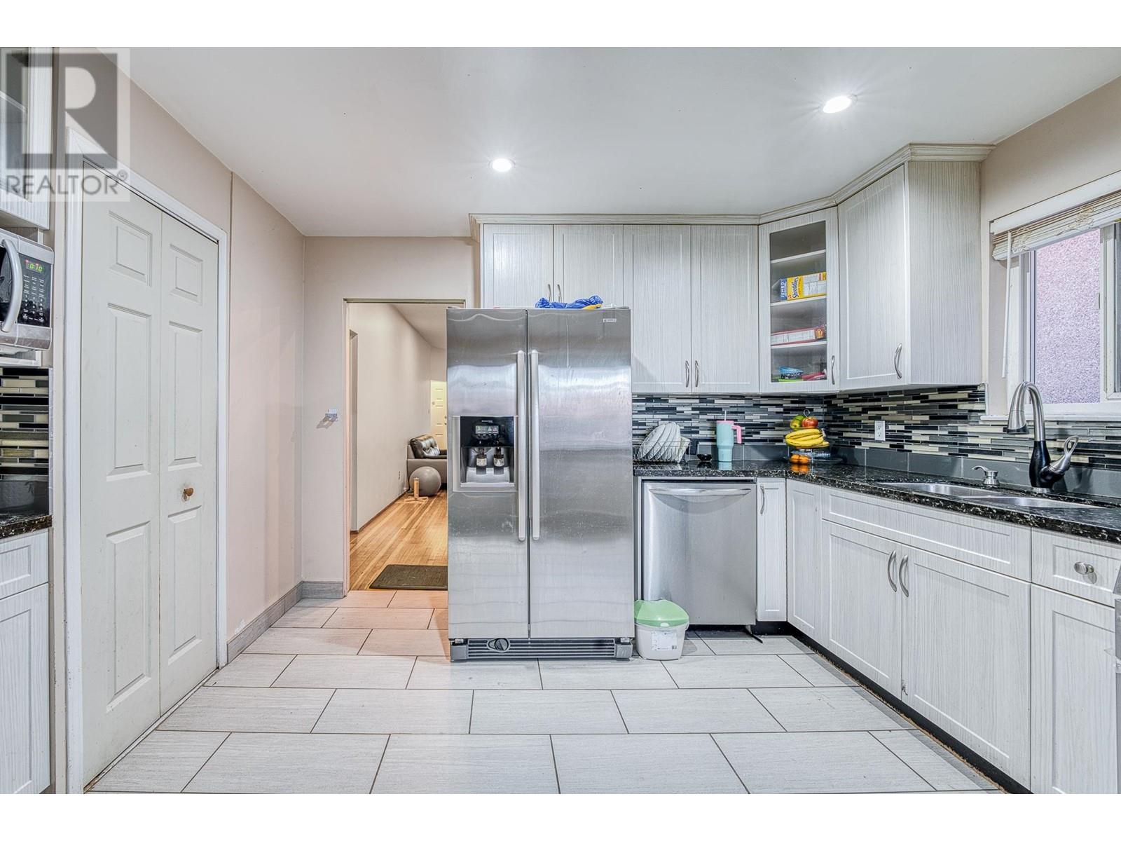 Listing Picture 22 of 33 : 620 SLOCAN STREET, Vancouver / 溫哥華 - 魯藝地產 Yvonne Lu Group - MLS Medallion Club Member