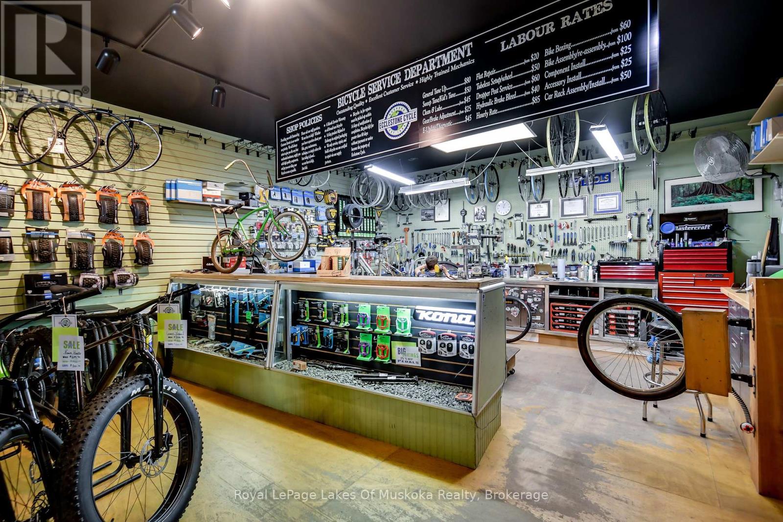 230 Ecclestone Drive, Bracebridge, Ontario  P1L 1G4 - Photo 4 - X11885879